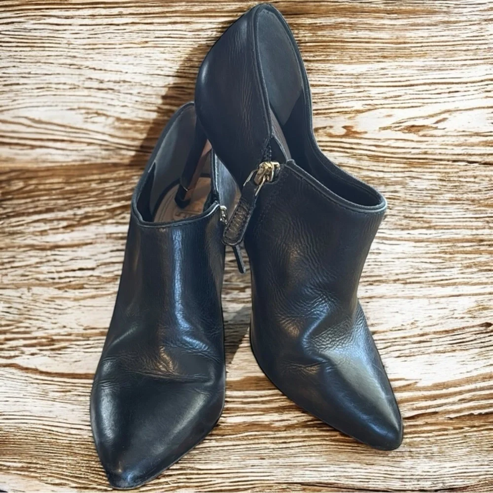 Tory Burch Chic Black Leather Ankle Boots w zippers‎